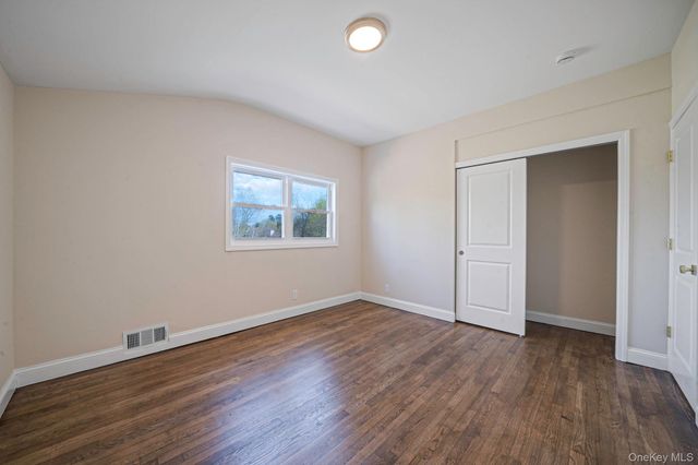 25 Greentree Drive, Oakdale, NY 11769