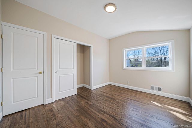 25 Greentree Drive, Oakdale, NY 11769