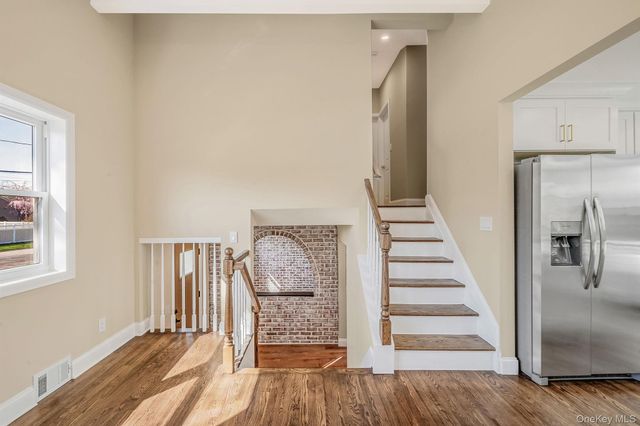 25 Greentree Drive, Oakdale, NY 11769