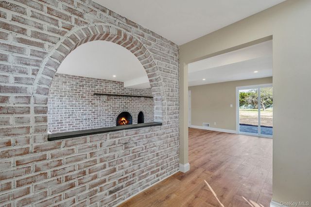 25 Greentree Drive, Oakdale, NY 11769