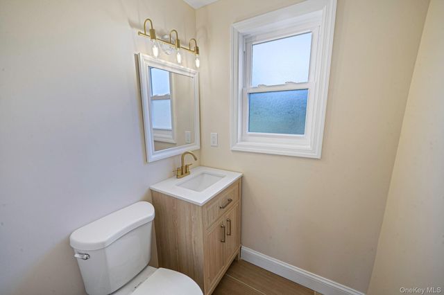 25 Greentree Drive, Oakdale, NY 11769