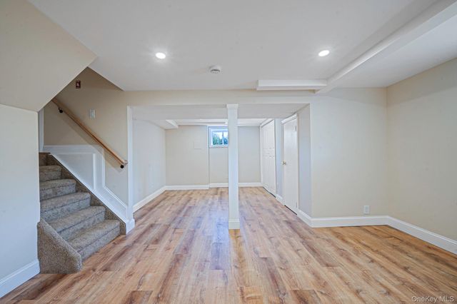 25 Greentree Drive, Oakdale, NY 11769