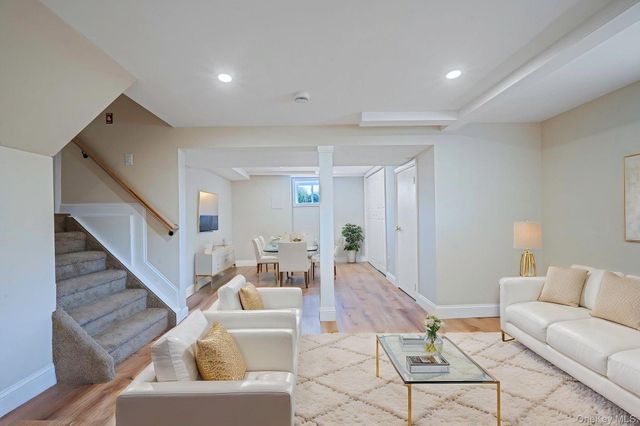 25 Greentree Drive, Oakdale, NY 11769