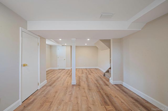 25 Greentree Drive, Oakdale, NY 11769