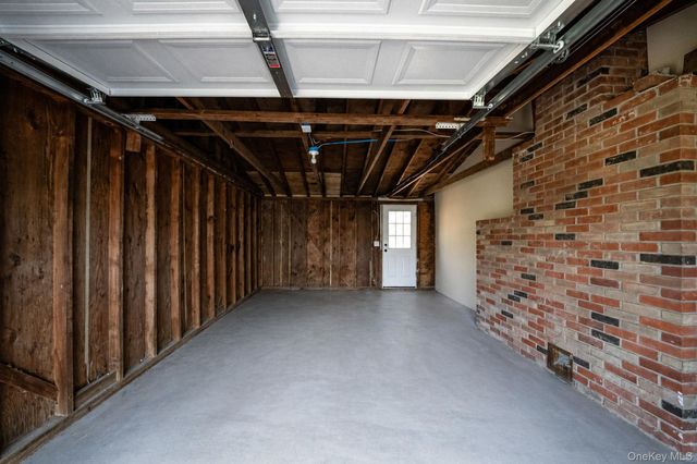 25 Greentree Drive, Oakdale, NY 11769