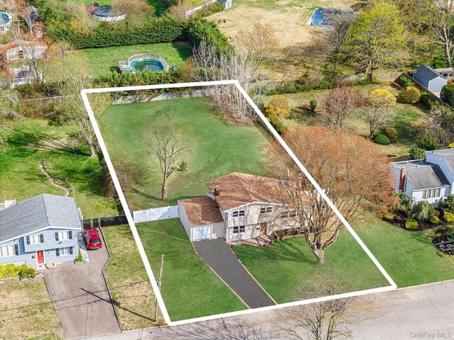 25 Greentree Drive, Oakdale, NY 11769