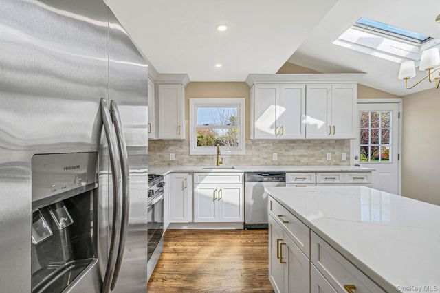 25 Greentree Drive, Oakdale, NY 11769