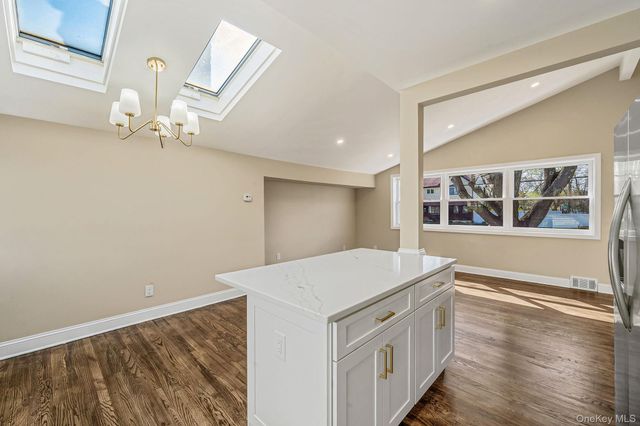 25 Greentree Drive, Oakdale, NY 11769