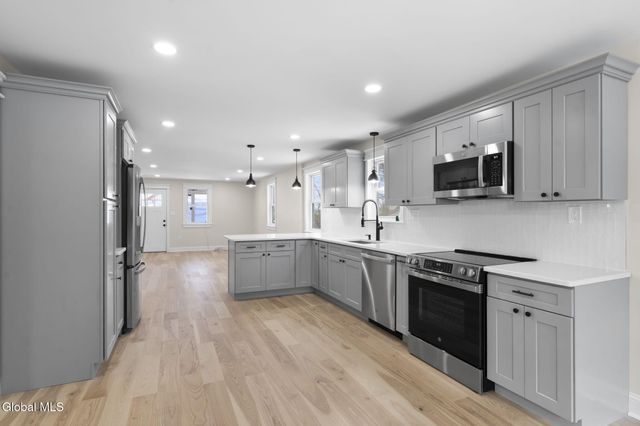 14 Park Way, Castleton-on-hudson, NY 12033