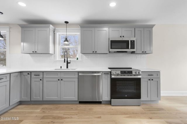 14 Park Way, Castleton-on-hudson, NY 12033