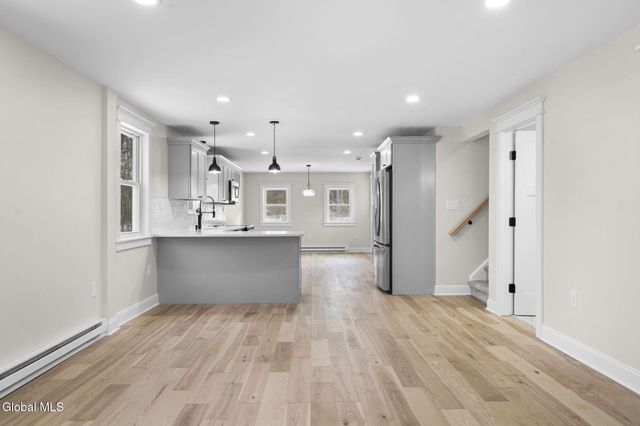 14 Park Way, Castleton-on-hudson, NY 12033