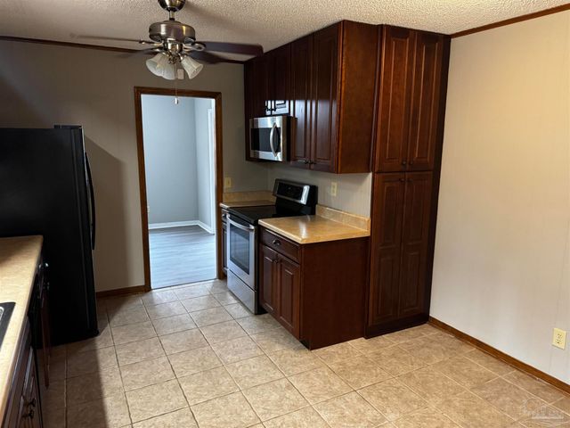 5941 Leesway Blvd, Pensacola, FL 32504