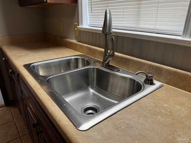 5941 Leesway Blvd, Pensacola, FL 32504