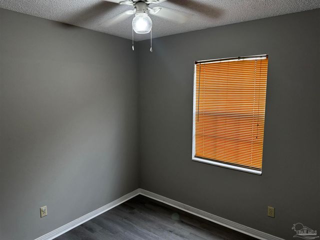 5941 Leesway Blvd, Pensacola, FL 32504