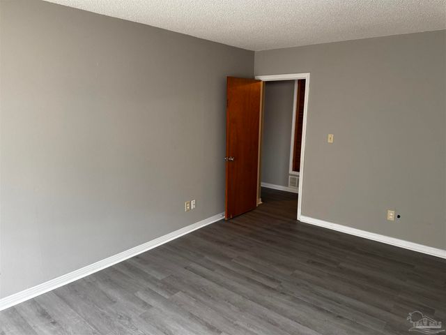 5941 Leesway Blvd, Pensacola, FL 32504