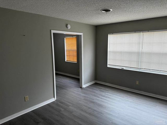 5941 Leesway Blvd, Pensacola, FL 32504