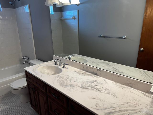 5941 Leesway Blvd, Pensacola, FL 32504