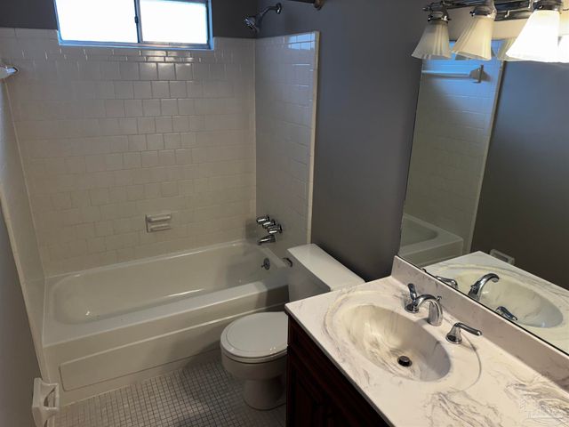 5941 Leesway Blvd, Pensacola, FL 32504