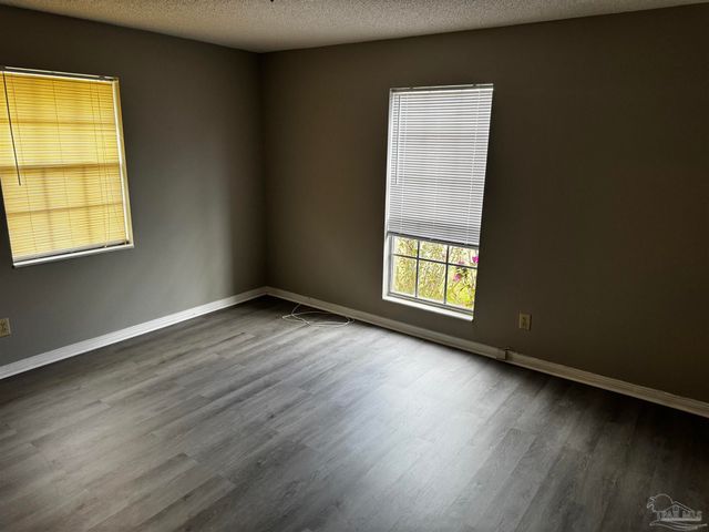 5941 Leesway Blvd, Pensacola, FL 32504