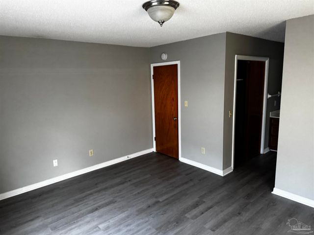 5941 Leesway Blvd, Pensacola, FL 32504