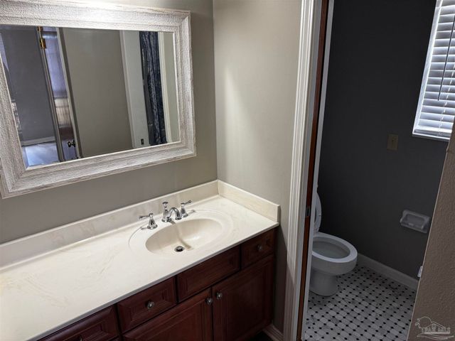 5941 Leesway Blvd, Pensacola, FL 32504