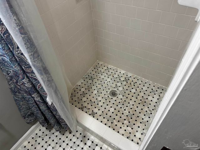 5941 Leesway Blvd, Pensacola, FL 32504