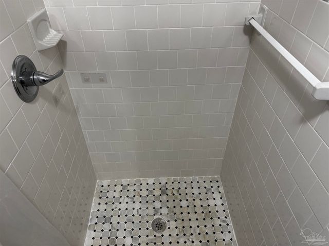 5941 Leesway Blvd, Pensacola, FL 32504