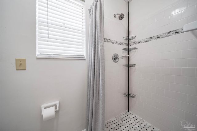 5941 Leesway Blvd, Pensacola, FL 32504