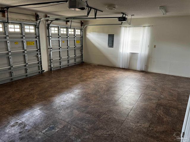 5941 Leesway Blvd, Pensacola, FL 32504