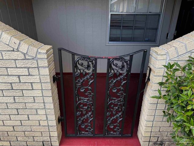 5941 Leesway Blvd, Pensacola, FL 32504