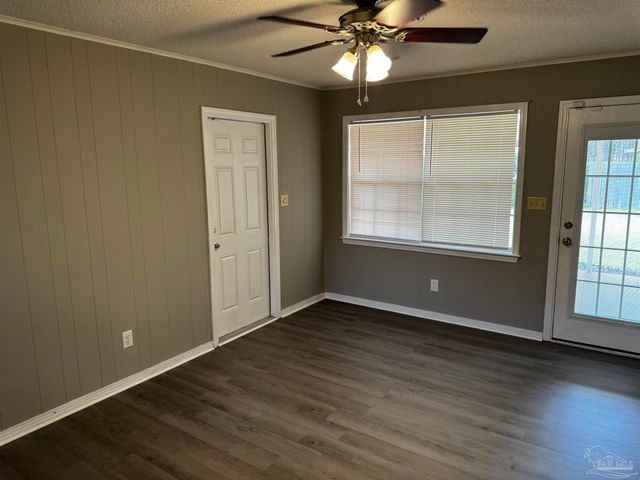 5941 Leesway Blvd, Pensacola, FL 32504