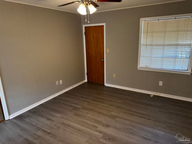 5941 Leesway Blvd, Pensacola, FL 32504