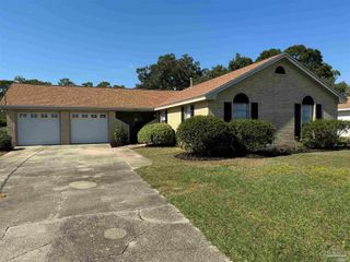 5941 Leesway Blvd, Pensacola, FL 32504