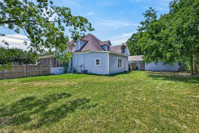 605 E 9th Street, Kemp, TX 75143