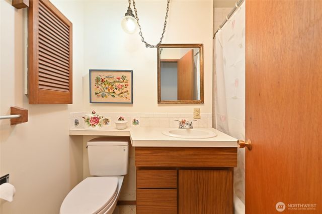 10733 Bartlett Avenue NE, Seattle, WA 98125