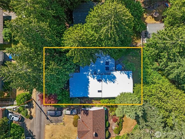 10733 Bartlett Avenue NE, Seattle, WA 98125