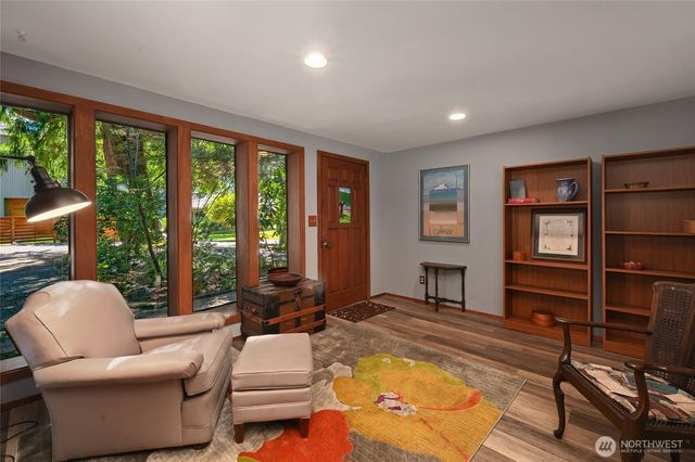 10733 Bartlett Avenue NE, Seattle, WA 98125