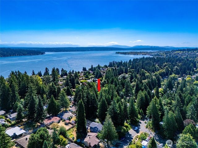10733 Bartlett Avenue NE, Seattle, WA 98125