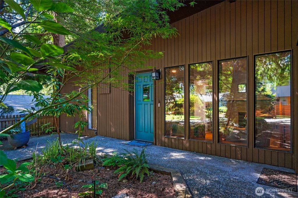 10733 Bartlett Avenue NE, Seattle, WA 98125