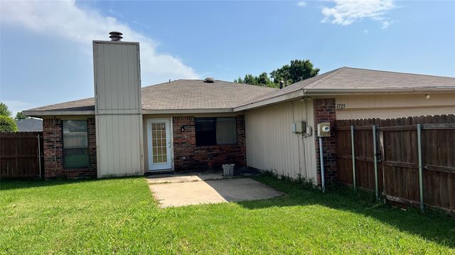 1725 Glencairn Lane, Lewisville, TX 75067