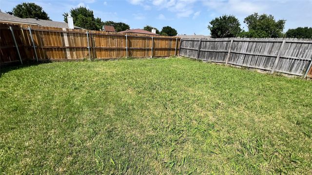 1725 Glencairn Lane, Lewisville, TX 75067