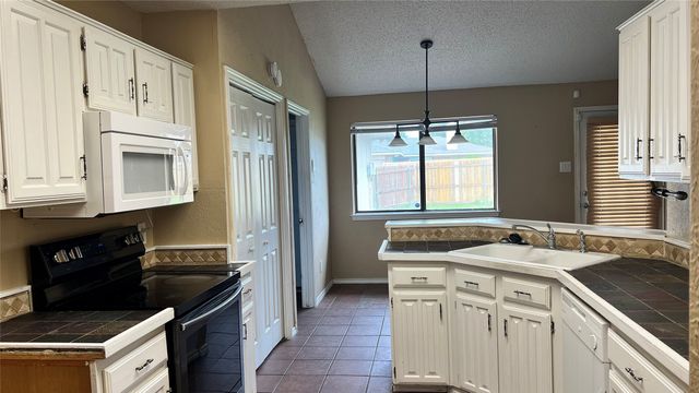 1725 Glencairn Lane, Lewisville, TX 75067