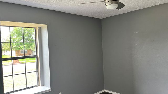1725 Glencairn Lane, Lewisville, TX 75067