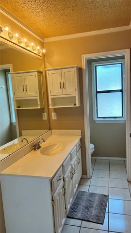 1725 Glencairn Lane, Lewisville, TX 75067