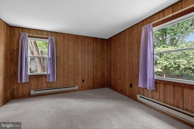 1048 CREEK RD, Manheim, PA 17545