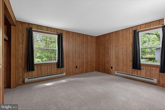1048 CREEK RD, Manheim, PA 17545