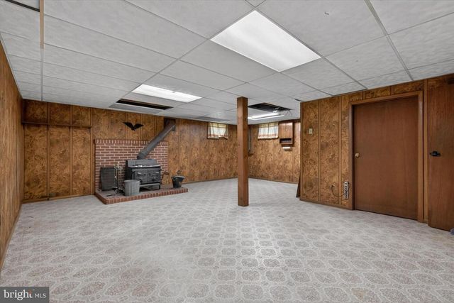 1048 CREEK RD, Manheim, PA 17545