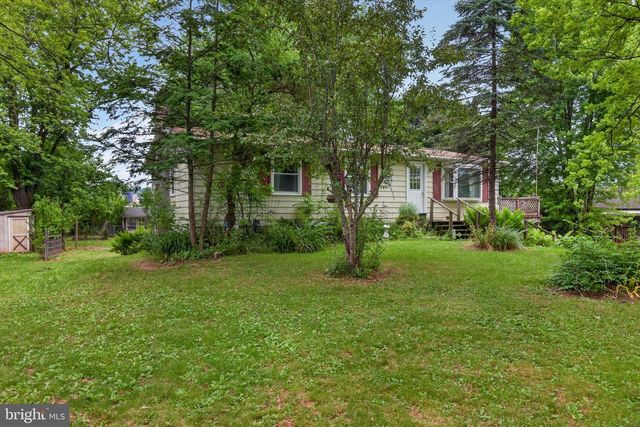 1048 CREEK RD, Manheim, PA 17545