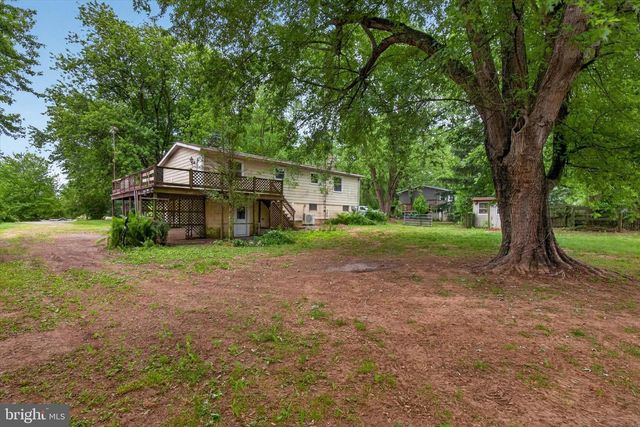 1048 CREEK RD, Manheim, PA 17545