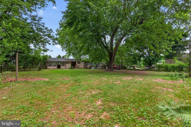 1048 CREEK RD, Manheim, PA 17545